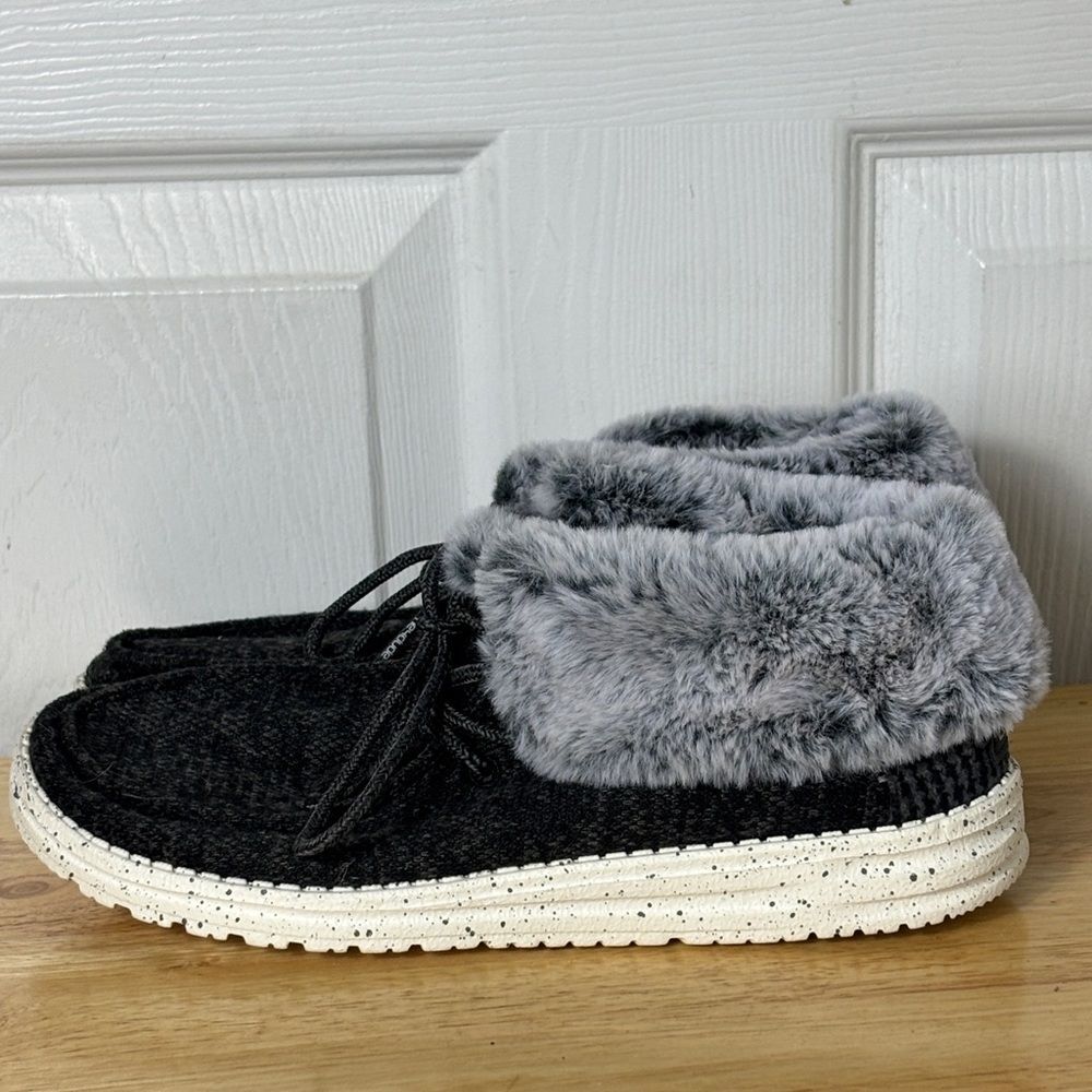 Hey Dude Britt Black Gray Slip-On Sneakers Gray Faux-Fur Cuff Size 8 warm cozy